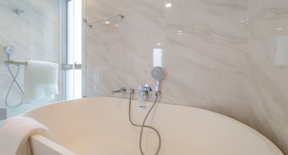 For rent 3 bedrooms condo in Watthana, Bangkok