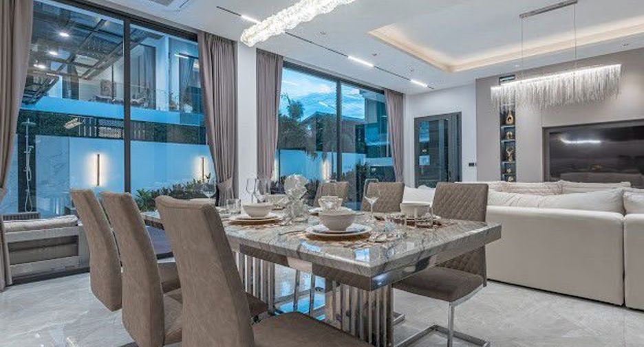 For sale 5 bedrooms villa in Bang Lamung, Chonburi