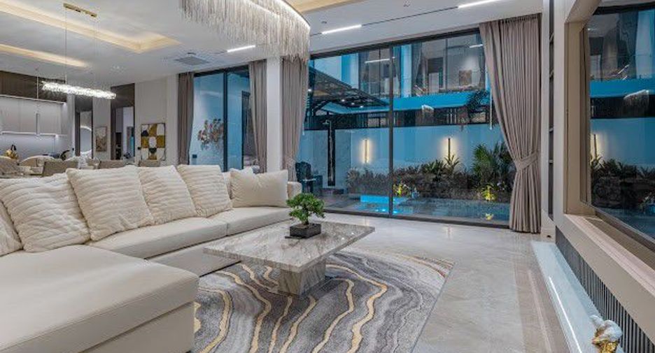 For sale 5 bedrooms villa in Bang Lamung, Chonburi