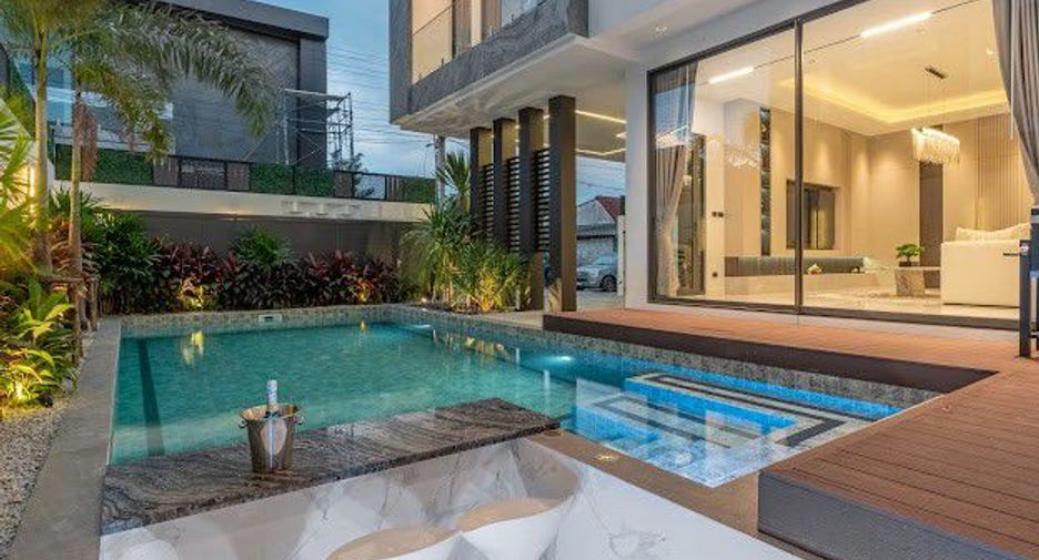 For sale 5 bedrooms villa in Bang Lamung, Chonburi