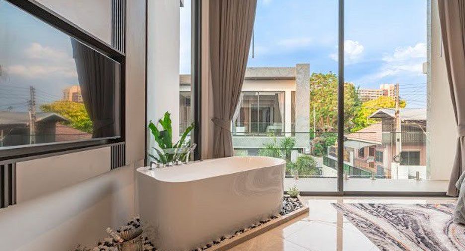 For sale 5 bedrooms villa in Bang Lamung, Chonburi