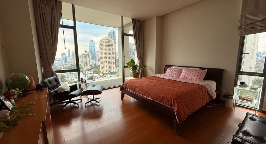 For rent 2 bedrooms condo in Sathon, Bangkok