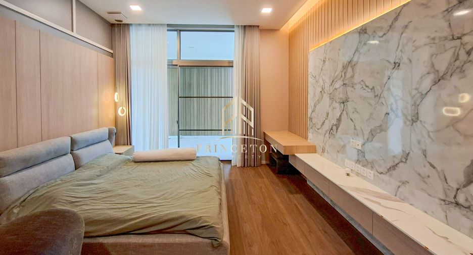 For rent and for sale 4 bedrooms house in Saphan Sung, Bangkok