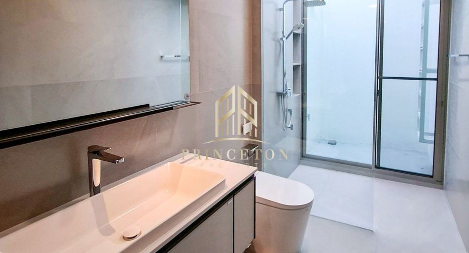 For rent and for sale 4 bedrooms house in Saphan Sung, Bangkok