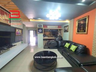 For sale 5 bedrooms townhouse in Thanyaburi, Pathum Thani