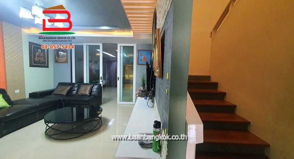 For sale 5 bedrooms townhouse in Thanyaburi, Pathum Thani