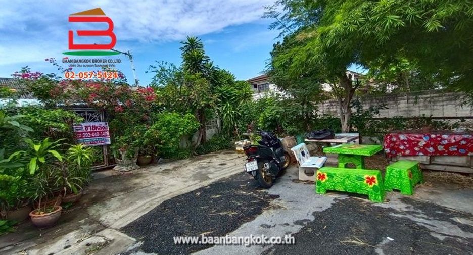 For sale 2 bedrooms townhouse in Lak Si, Bangkok