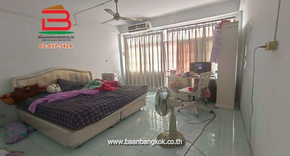For sale 3 bedrooms retail Space in Bang Khen, Bangkok