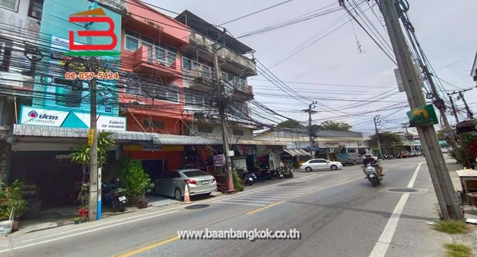 For sale 3 bedrooms retail Space in Bang Khen, Bangkok