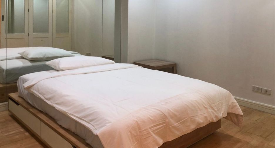 For rent 2 bedrooms condo in Pathum Wan, Bangkok