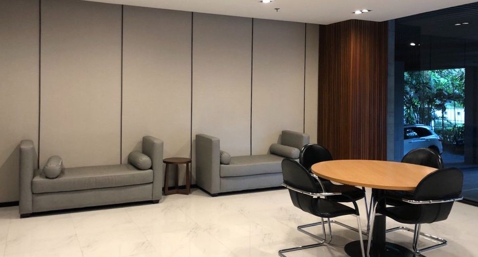 For rent 2 bedrooms condo in Pathum Wan, Bangkok