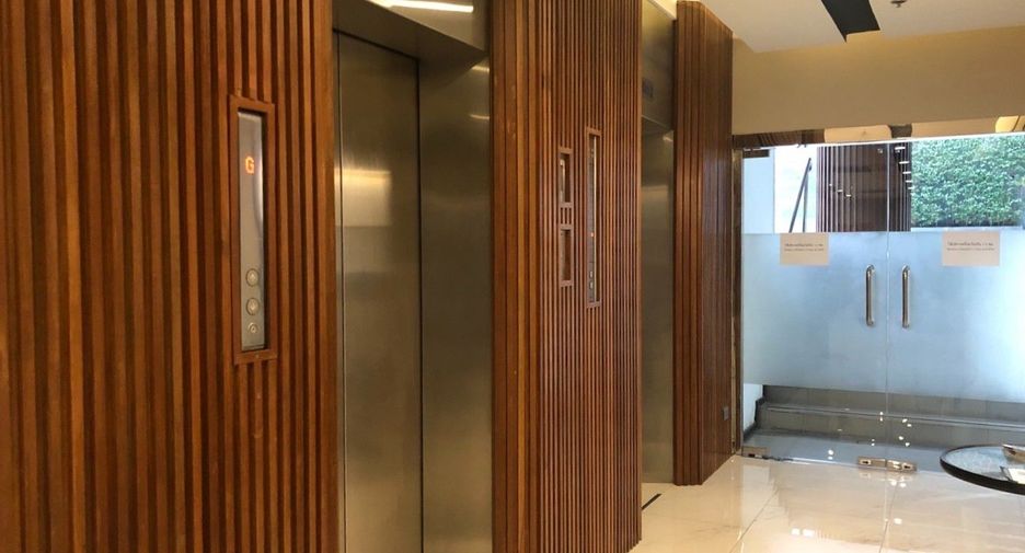 For rent 2 bedrooms condo in Pathum Wan, Bangkok