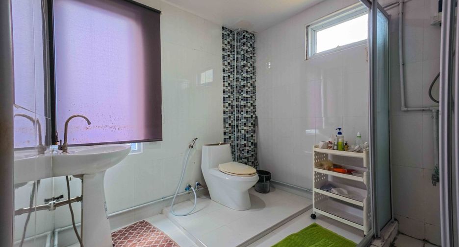 For rent and for sale 4 bedrooms retail Space in Chatuchak, Bangkok