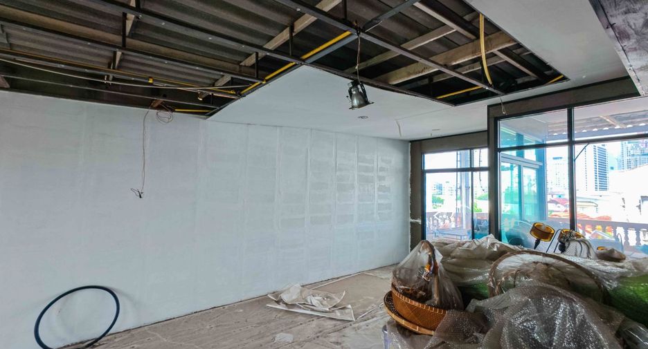 For rent and for sale 4 bedrooms retail Space in Chatuchak, Bangkok