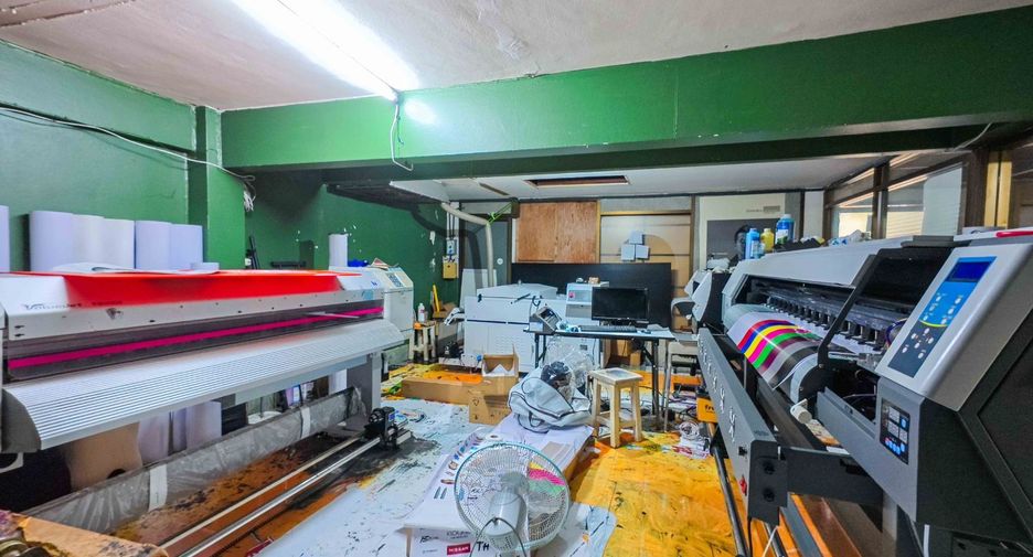 For rent and for sale 4 bedrooms retail Space in Chatuchak, Bangkok