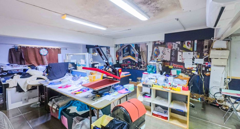 For rent and for sale 4 bedrooms retail Space in Chatuchak, Bangkok