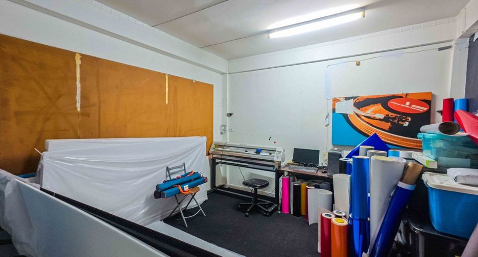 For rent and for sale 4 bedrooms retail Space in Chatuchak, Bangkok