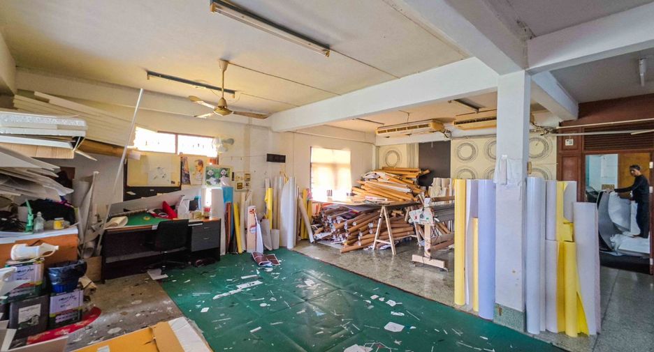 For rent and for sale 4 bedrooms retail Space in Chatuchak, Bangkok