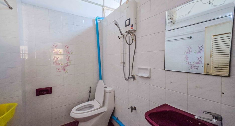 For rent and for sale 4 bedrooms retail Space in Chatuchak, Bangkok