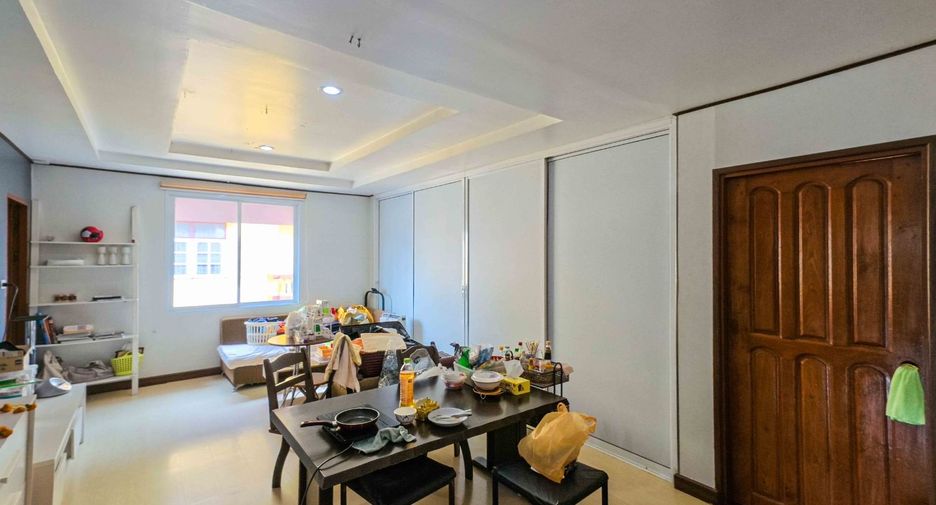 For rent and for sale 4 bedrooms retail Space in Chatuchak, Bangkok