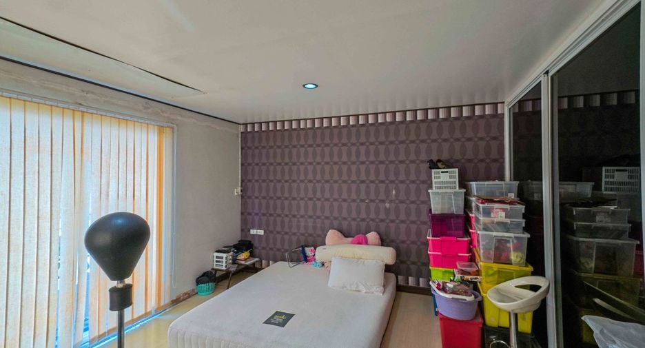 For rent and for sale 4 bedrooms retail Space in Chatuchak, Bangkok