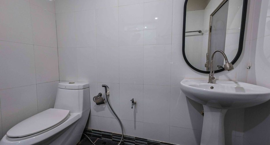 For rent and for sale 4 bedrooms retail Space in Chatuchak, Bangkok