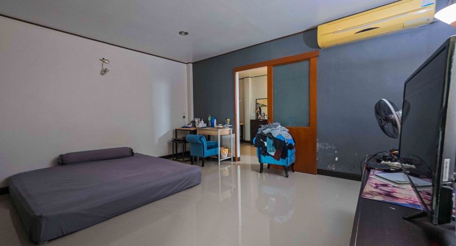 For rent and for sale 4 bedrooms retail Space in Chatuchak, Bangkok