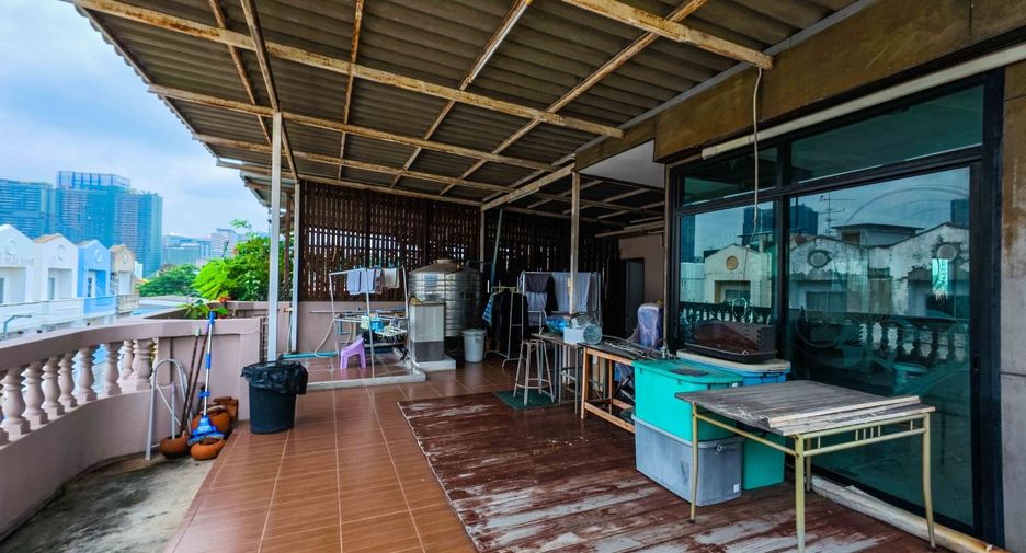 For rent and for sale 4 bedrooms retail Space in Chatuchak, Bangkok