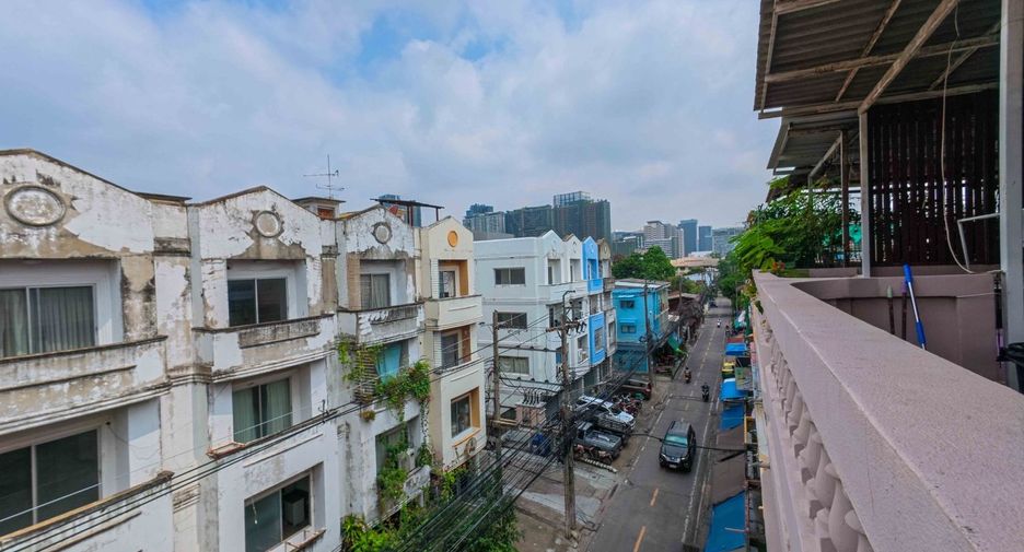 For rent and for sale 4 bedrooms retail Space in Chatuchak, Bangkok