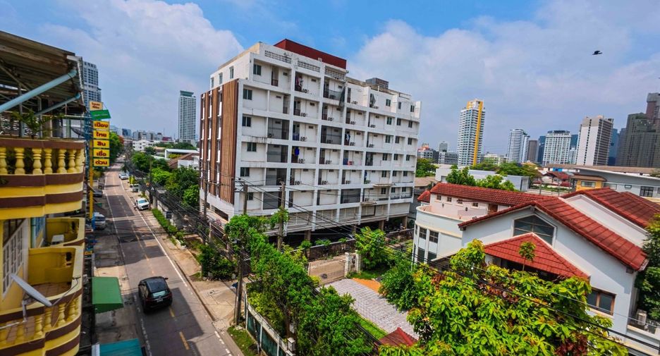 For rent and for sale 4 bedrooms retail Space in Chatuchak, Bangkok