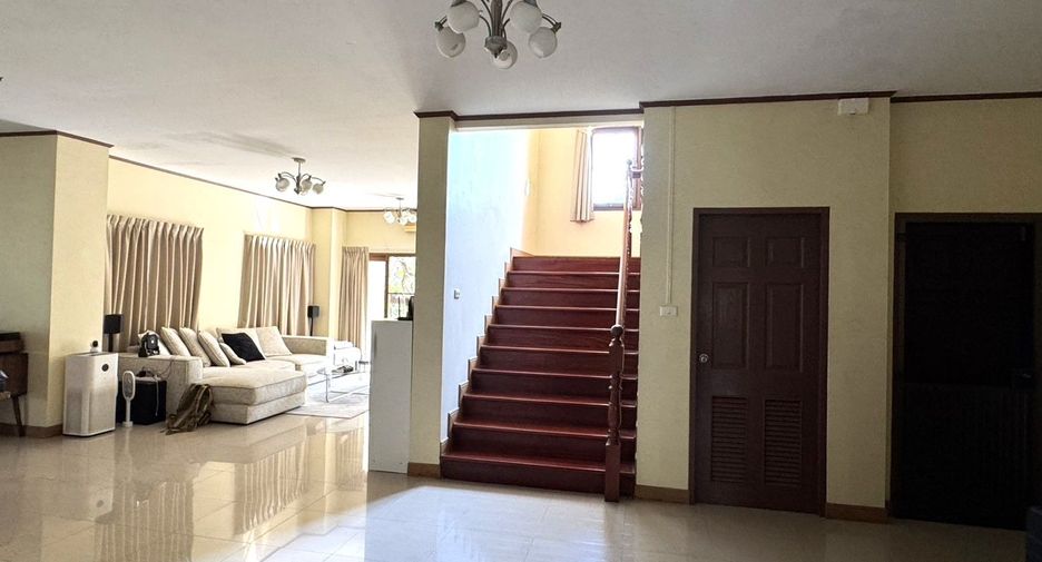 Haus zum Kauf mit 5 Zimmer in Yan Nawa, Bangkok