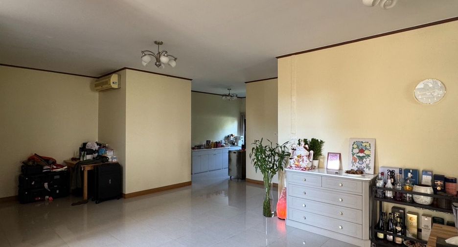 Haus zum Kauf mit 5 Zimmer in Yan Nawa, Bangkok