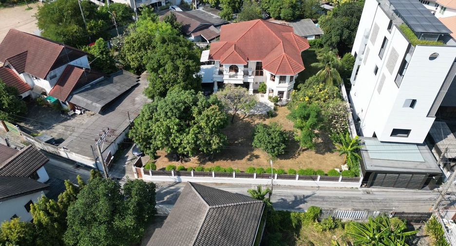 Haus zum Kauf mit 5 Zimmer in Yan Nawa, Bangkok