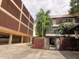 For sale land in Phra Khanong, Bangkok