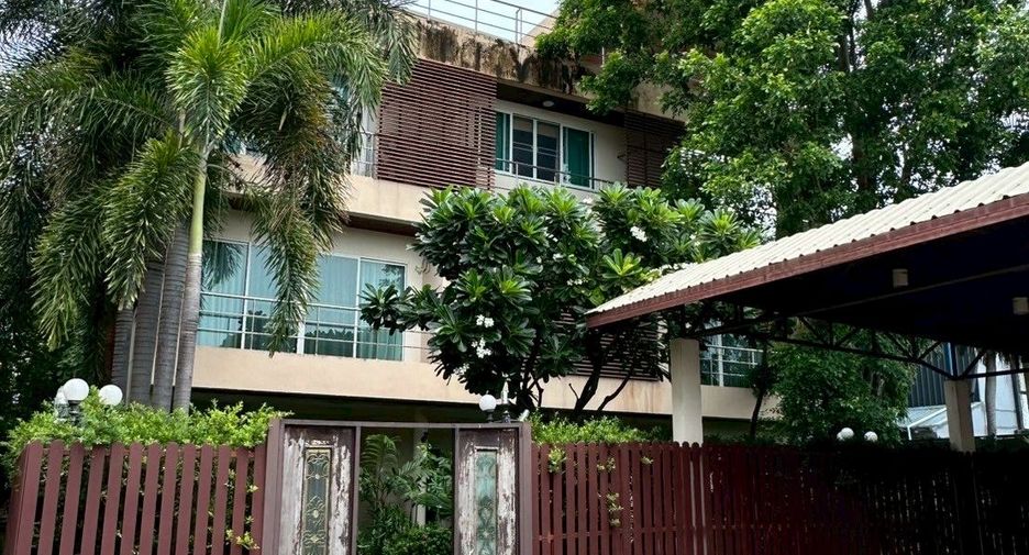 For sale land in Phra Khanong, Bangkok