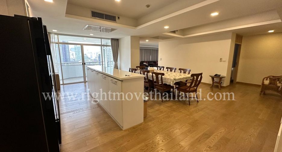 For sale 3 bedrooms condo in Watthana, Bangkok