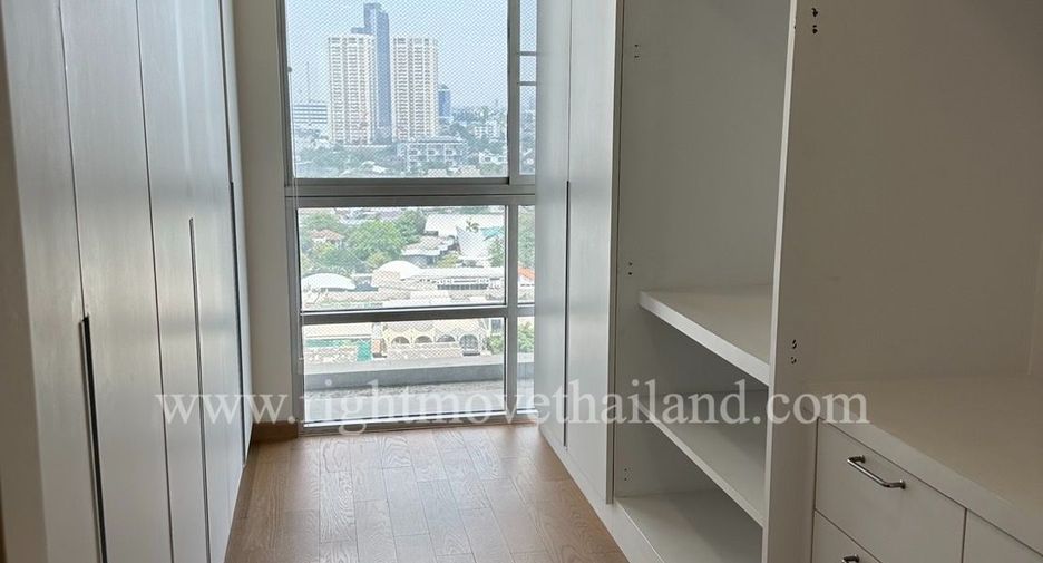 For sale 3 bedrooms condo in Watthana, Bangkok