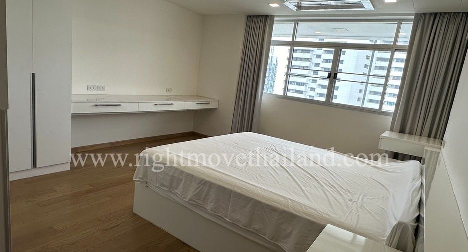 For sale 3 bedrooms condo in Watthana, Bangkok