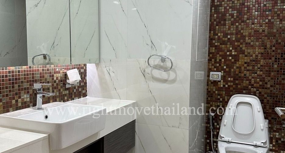 For sale 3 bedrooms condo in Watthana, Bangkok