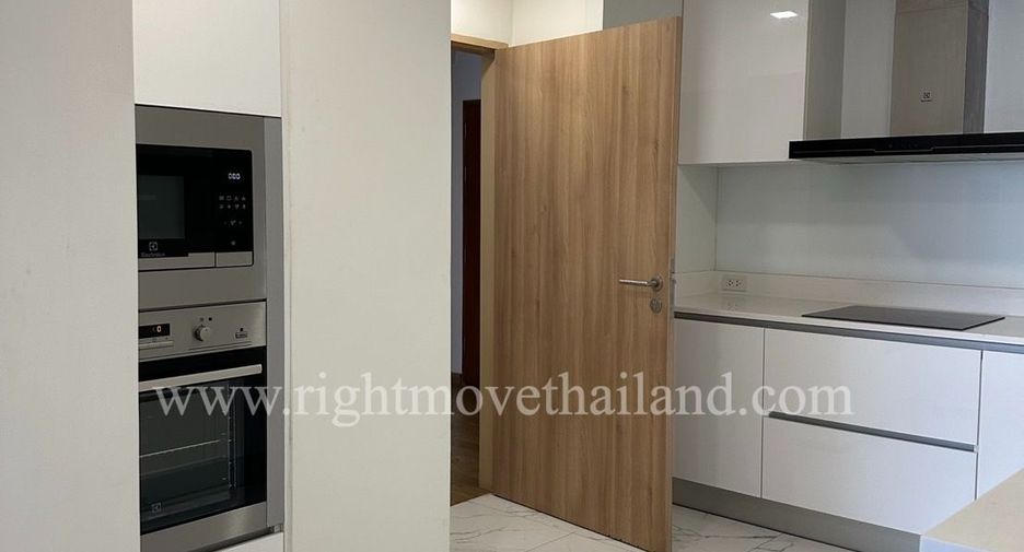For sale 3 bedrooms condo in Watthana, Bangkok