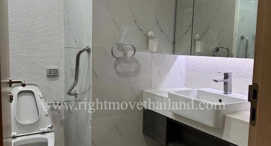 For sale 3 bedrooms condo in Watthana, Bangkok