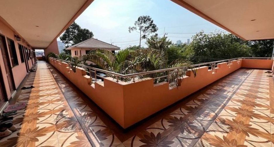 For sale 64 bedrooms apartment in Si Racha, Chonburi