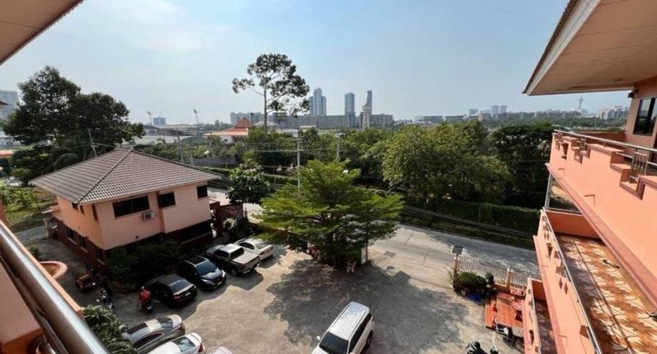 For sale 64 bedrooms apartment in Si Racha, Chonburi