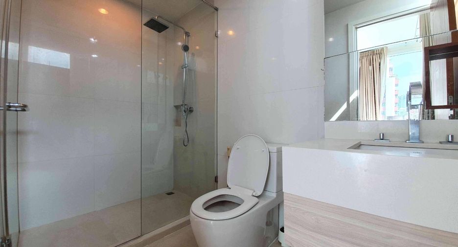 For rent 2 bedrooms condo in Watthana, Bangkok