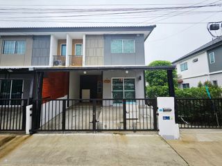 For sale 3 Beds townhouse in Mueang Pathum Thani, Pathum Thani