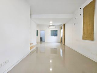 For sale 3 Beds townhouse in Mueang Pathum Thani, Pathum Thani