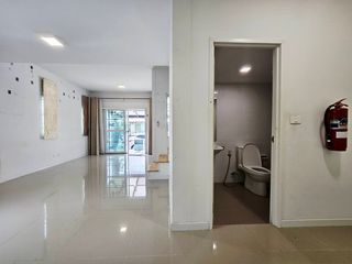 For sale 3 Beds townhouse in Mueang Pathum Thani, Pathum Thani