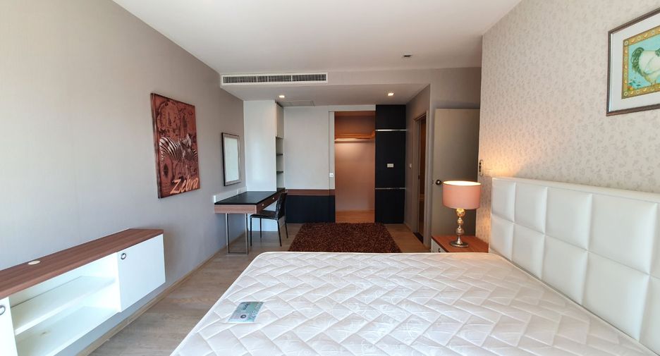 For rent 3 bedrooms condo in Khlong Toei, Bangkok