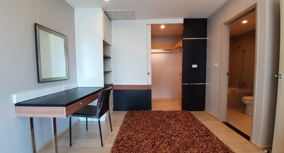 For rent 3 bedrooms condo in Khlong Toei, Bangkok