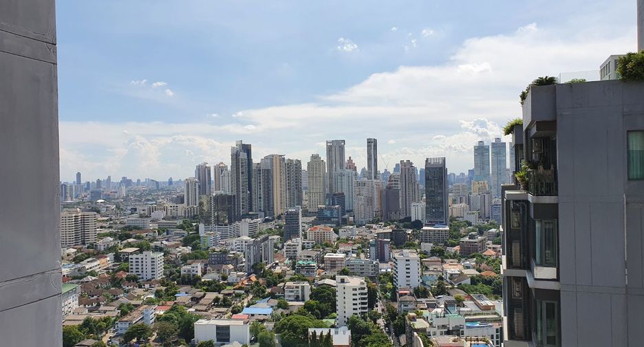 For rent 3 bedrooms condo in Khlong Toei, Bangkok